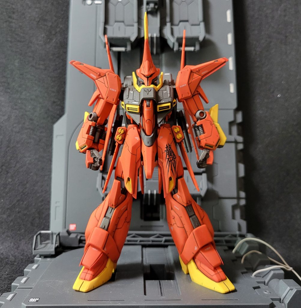 バウは尖ってる印象があるので、両肩、腰の前掛けと足の甲パーツにプラ板張り付けて延ばしています。あまり目立ってないの が残念です。