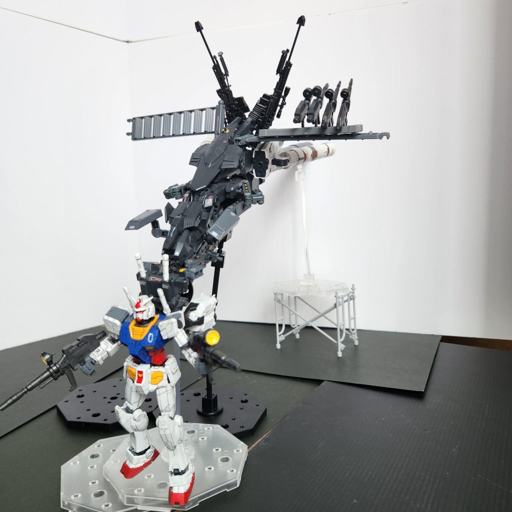 本体はこんな感じです。ジャンクを集めて作ってます。とにかくデカイのを作りたかったのです。