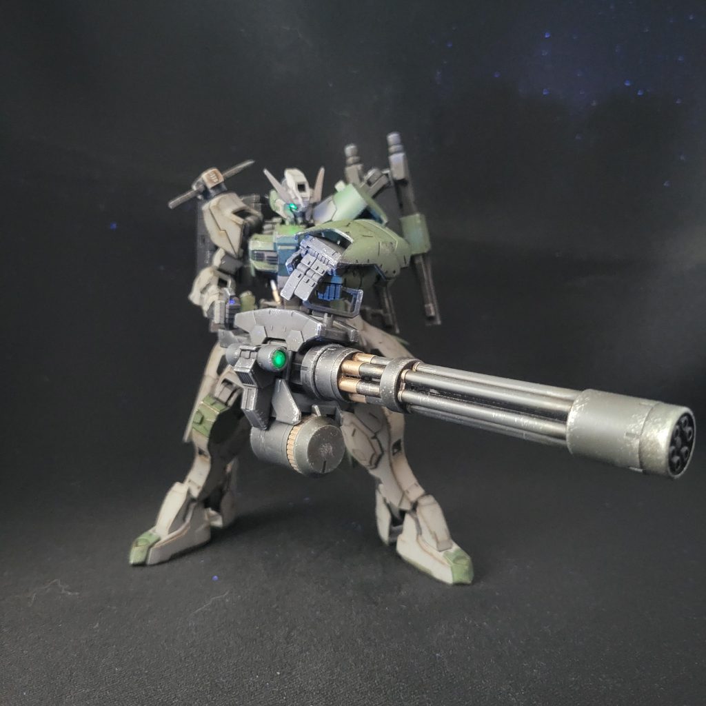 ジャイアントガトリング長砲身のガトリングなので遠距離まで弾幕をお届け弾幕はパワーだぜ!ナノラミノートアーマーには有効打になりにくい射撃武器ですが、ガトリングの連続射撃でアーマーを叩きわる戦法やはり弾幕は全てを解決する弾幕愛好家は全ての敵に弾幕を平等に分け与えます