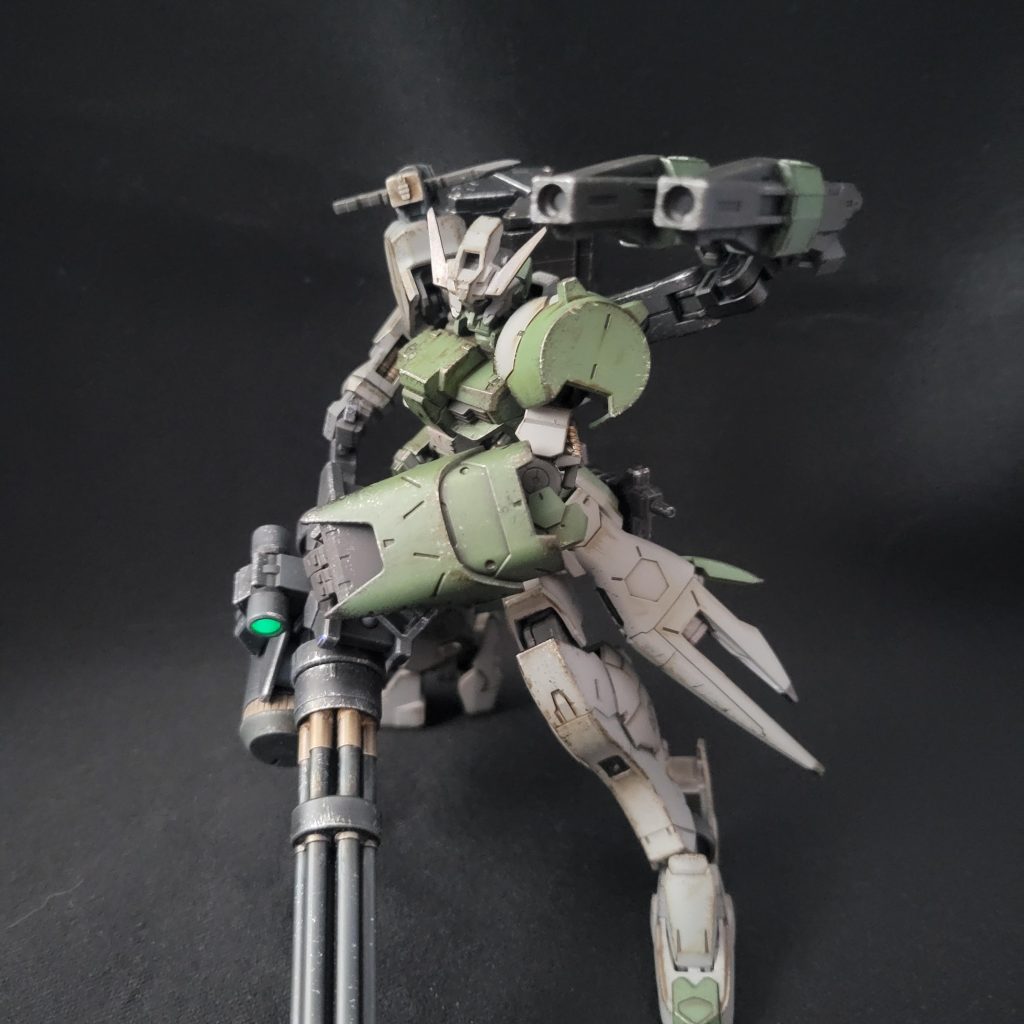 強烈な一撃が欲しいと言うあなたにはこちらショートバレルレールガンガンダムフレームのツインリアクターから得られる高出力な大口径レールガン、弾頭は通常弾にすれば違法スレスレの一撃をお見舞いできます大口径は正義なんだぜ!大鑑巨砲主義者もこれにはニッコリ