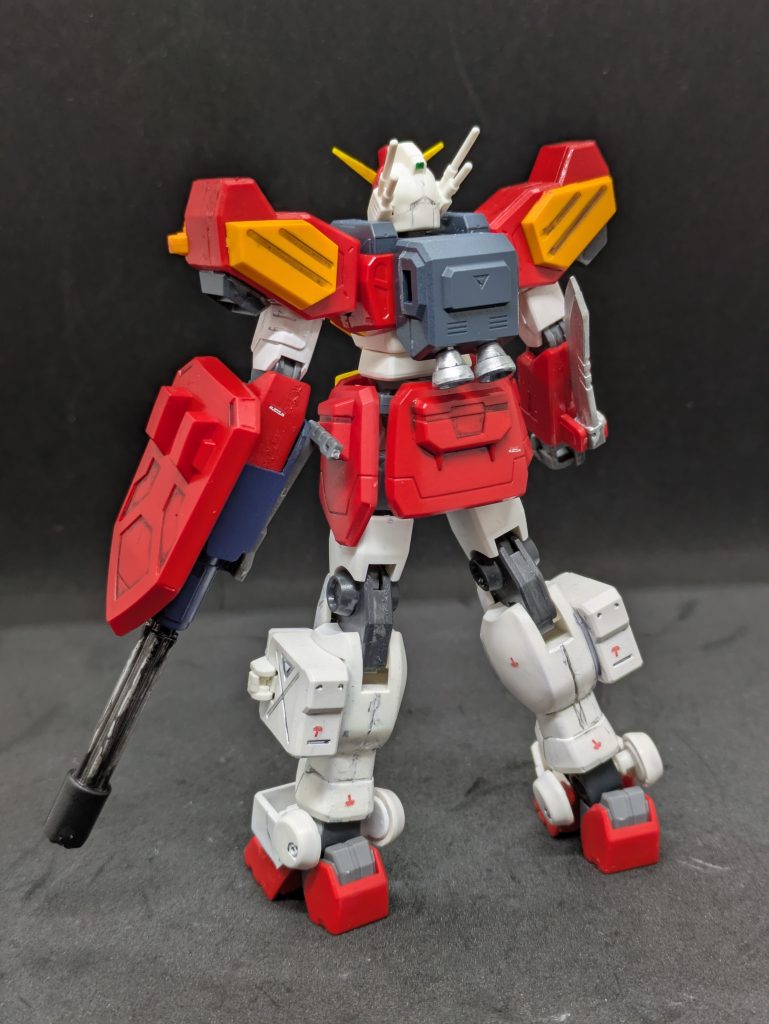 結構奇抜な色なので、放映当初は？？？でしたが、5機の中で一番カッコイイと思える機体です。拠点制圧用なので撃ち切り御免の機体なのですが、パイロットの技量もあって、全弾打ち尽くした後の格闘戦が本機体の真骨頂なのです。&nbsp;