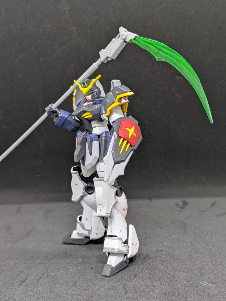 キットの出来は申し分ないです。鎌を構えてイキル姿も厨二病っぽくて良いです。強いていえばシールドの連邦マークみたいなものだけかなー。これはキットのせいではなく、設定なのでどうしようもないのですが、この機体とインパルスガンダムのシールドの十字だけは未だに私には謎です。