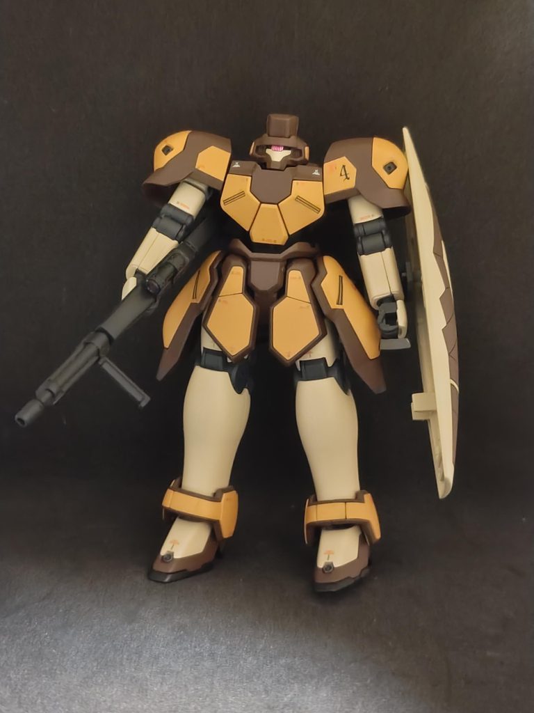 アフマド機。こちらは一般発売のマグアナックを使用して制作。特に加工はしてません。