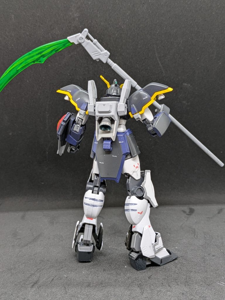 死神を印象付けるビームサイズ。パイロットも人気キャラということもあり、当時5機の中で一番人気だったのでは？と記憶しています。確かにカッコイイんですよね。今回作成していても、やっぱりデスサイズ、かっこいいなーと思いましたもん。劇中だとデスサイズヘルに進化し、背部にアクティブコートが配備され、マントのように展開するため非常にカッコイイのですが、プレバン限定発売のようです。なんでー？