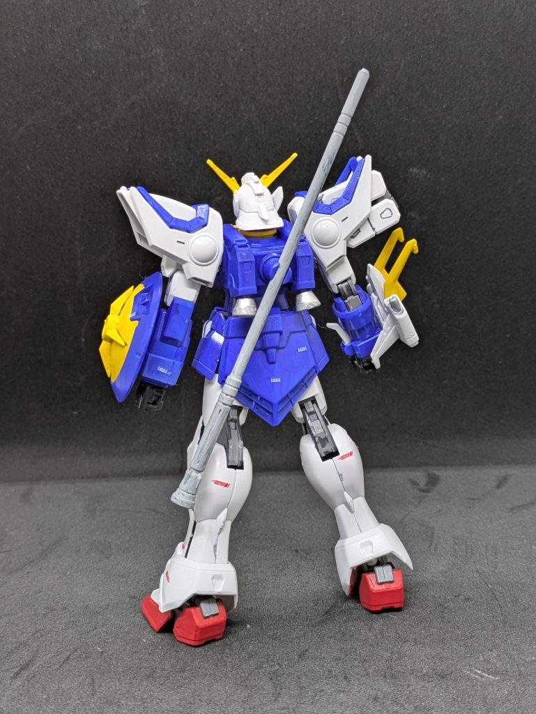 キットは後発なだけに文句ないです。普通ならシールになりそうなところもパーツで色分けられております。今回写真がありませんが、右腕のドラゴンハングも展開します。延長パーツもあるので、結構長く展開が可能です。&nbsp;