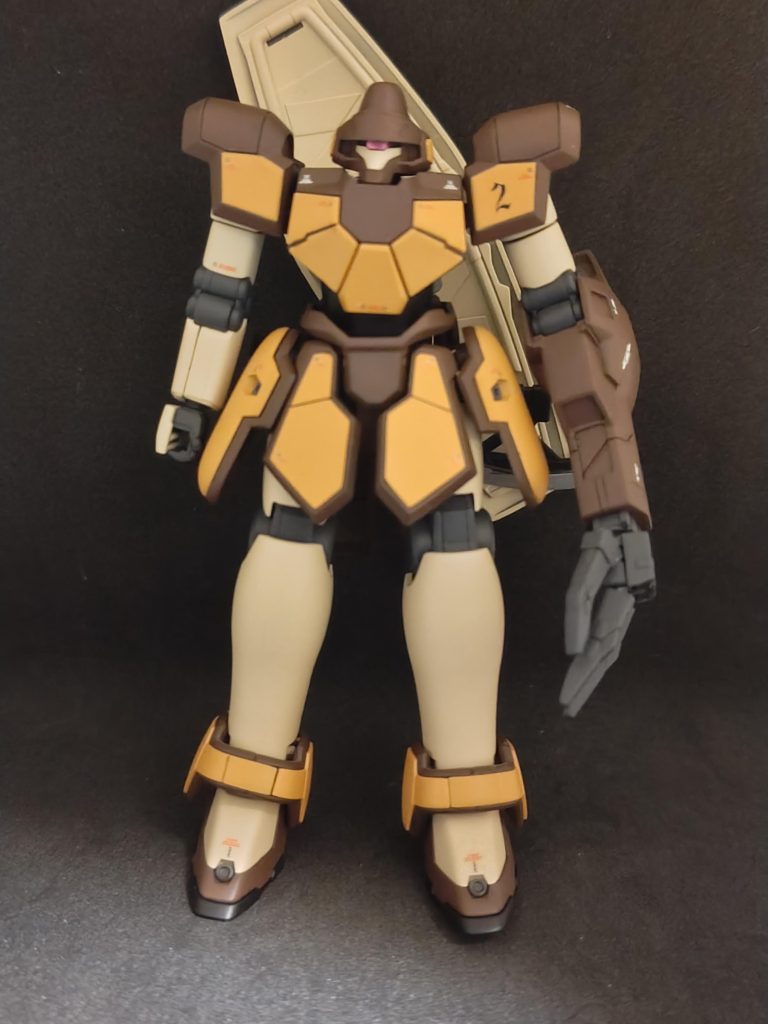 腕が特徴のアウダ機。