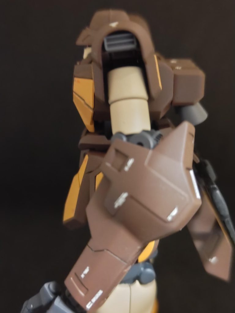 肩アーマーは少し淋しいのでコトブキヤのダクトパーツを着けてみました。