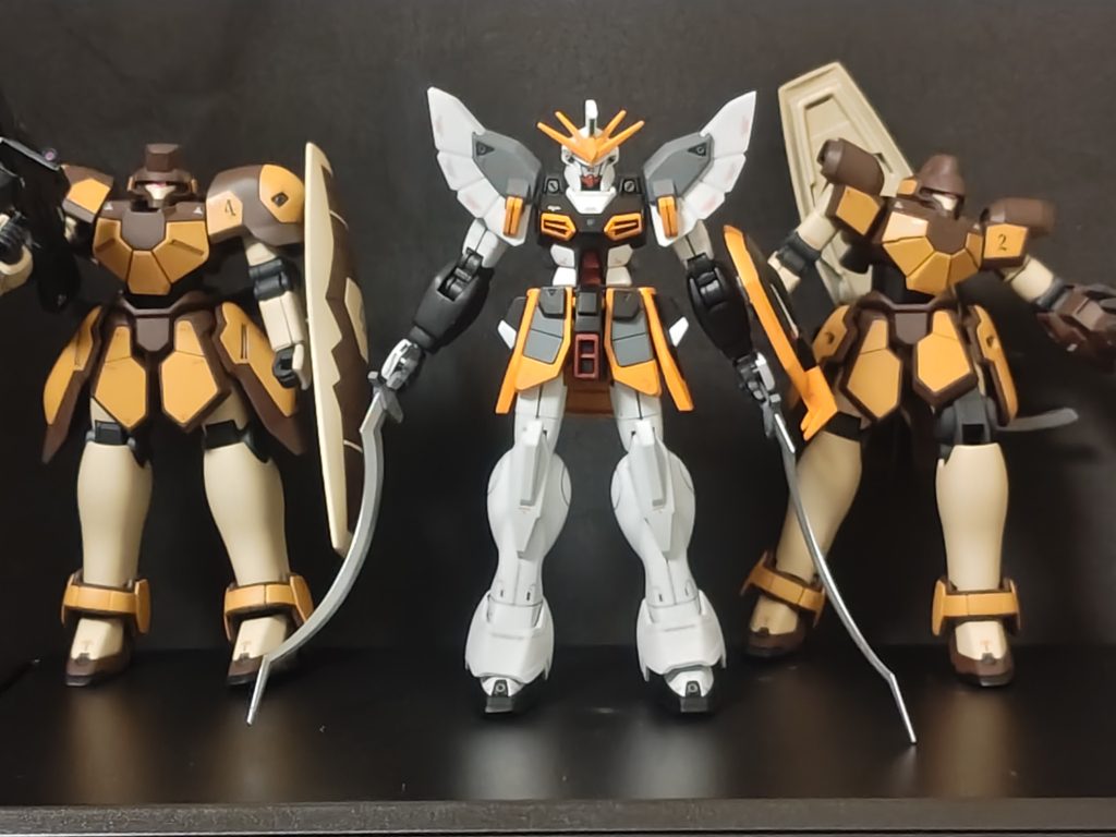 以外に塗り分けとか多く、2機体同時に制作したので大変でした。以前制作したサンドロックと一緒に飾っております。(⁠・⁠∀⁠・⁠)