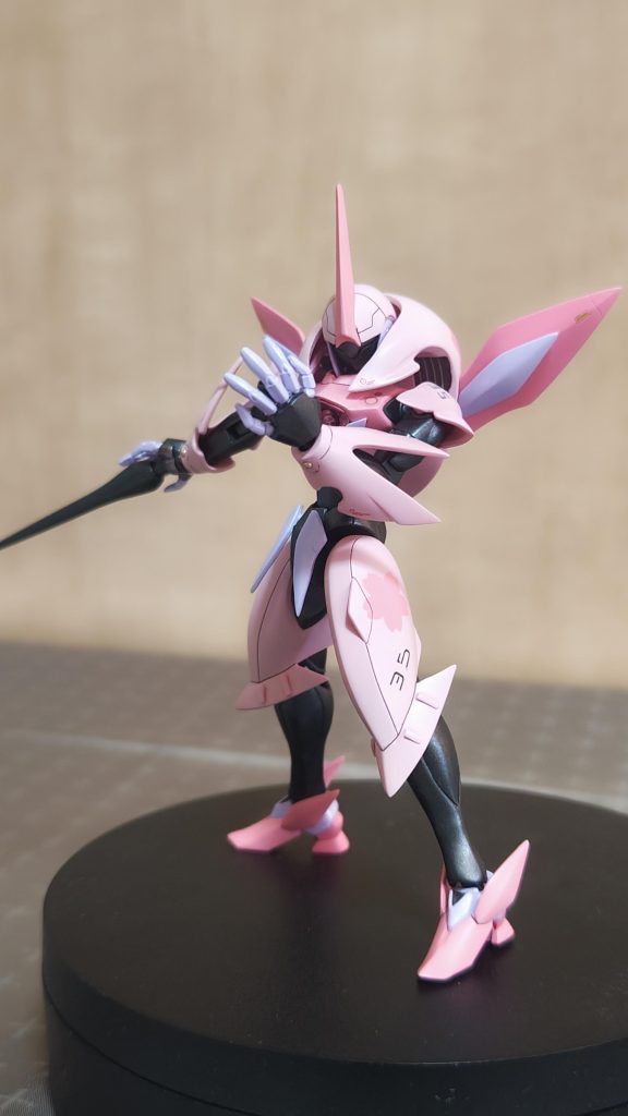 軽くポージング。ファルシアベースに乗せるとろくにポーズ取れないので外した