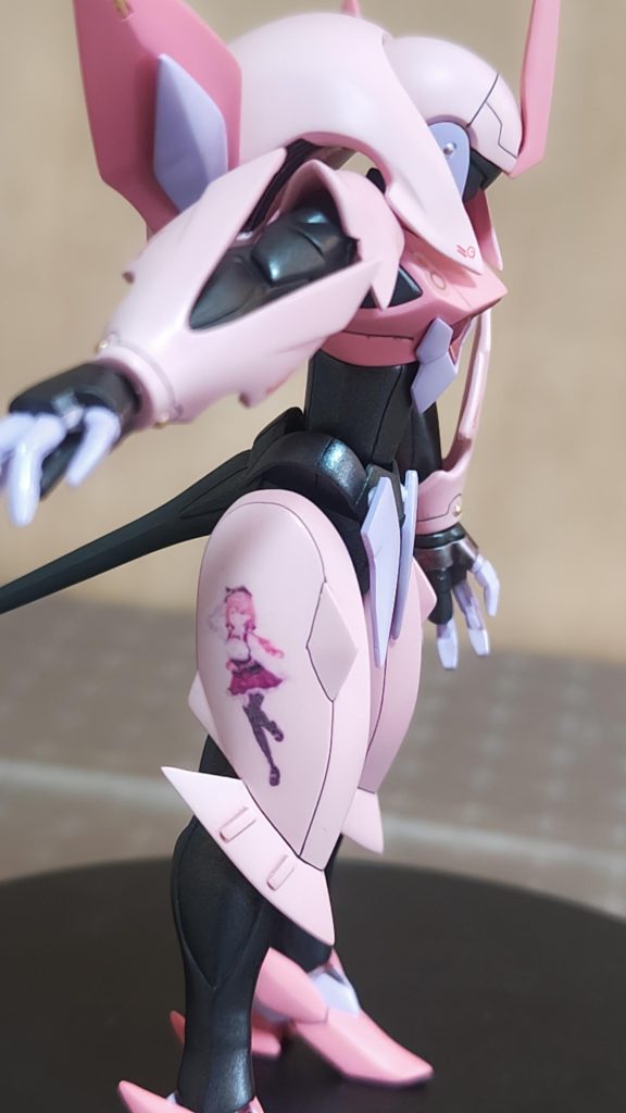 桜模様は1年前からの構想やけど、眠らせてる1年の間にホロライブに出会って、みこちマークが追加された