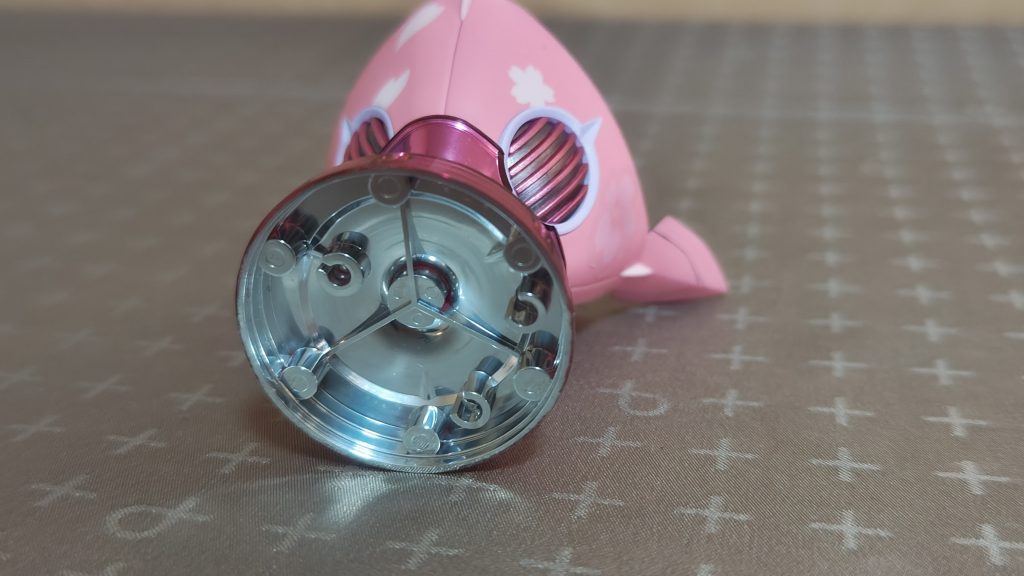 クリアパーツの裏はボーンペイントのメッキ塗料吹いてギラギラにしてます