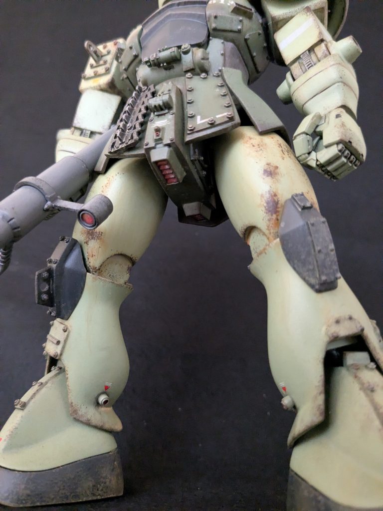 この股部分腰回りはWAVEのボールジョイントやポリキャップなどを使用してペーパーナイフさんの動画見てプラ板スクラッチして股広げ可能に。プラ板で箱作ってポリキャップ仕込むのを挑戦してみたかったので…何事もチャレンジ！スカート部分はキットを切り離してプラ板で補強やら幅広げています。 