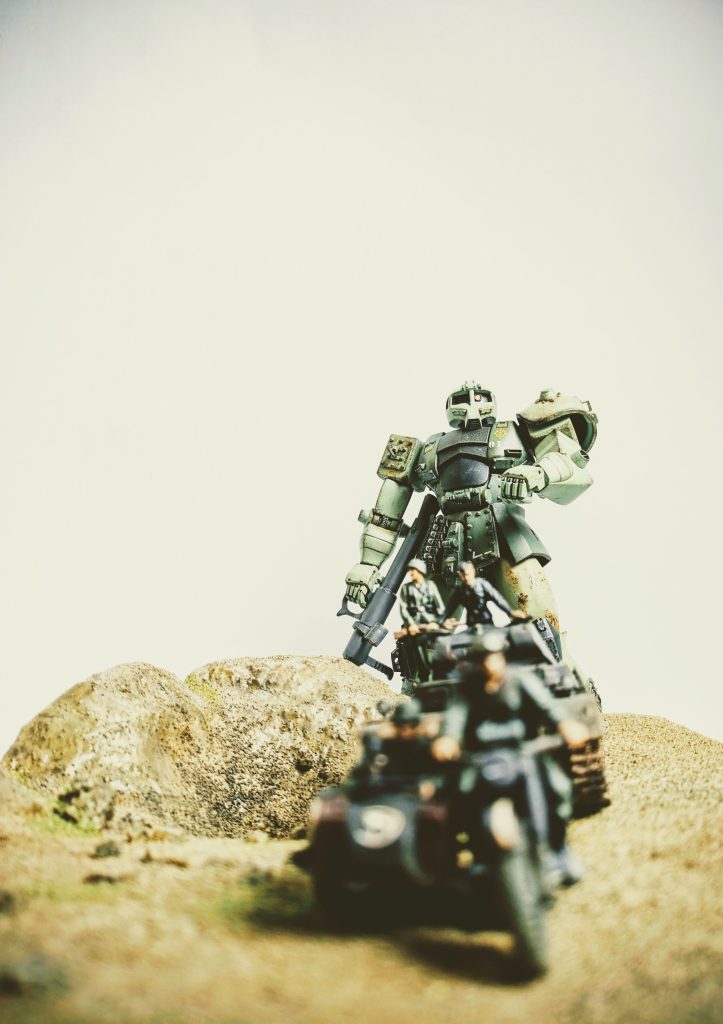 次回は……と前回に旧キット旧ザクと書いてしまった縛りでなんとかモチベーションを保ち続けることで完成まで持っていくことが出来ましたが、次回作は決めません……キツイっす………でも…………次回も一年戦争モノの何かだと思います…旧キットは大変だわ…HGやMGに感謝しないとね！！このサイドカーと戦車は前に作ったヤツです……出す所が無いんで…ここで……