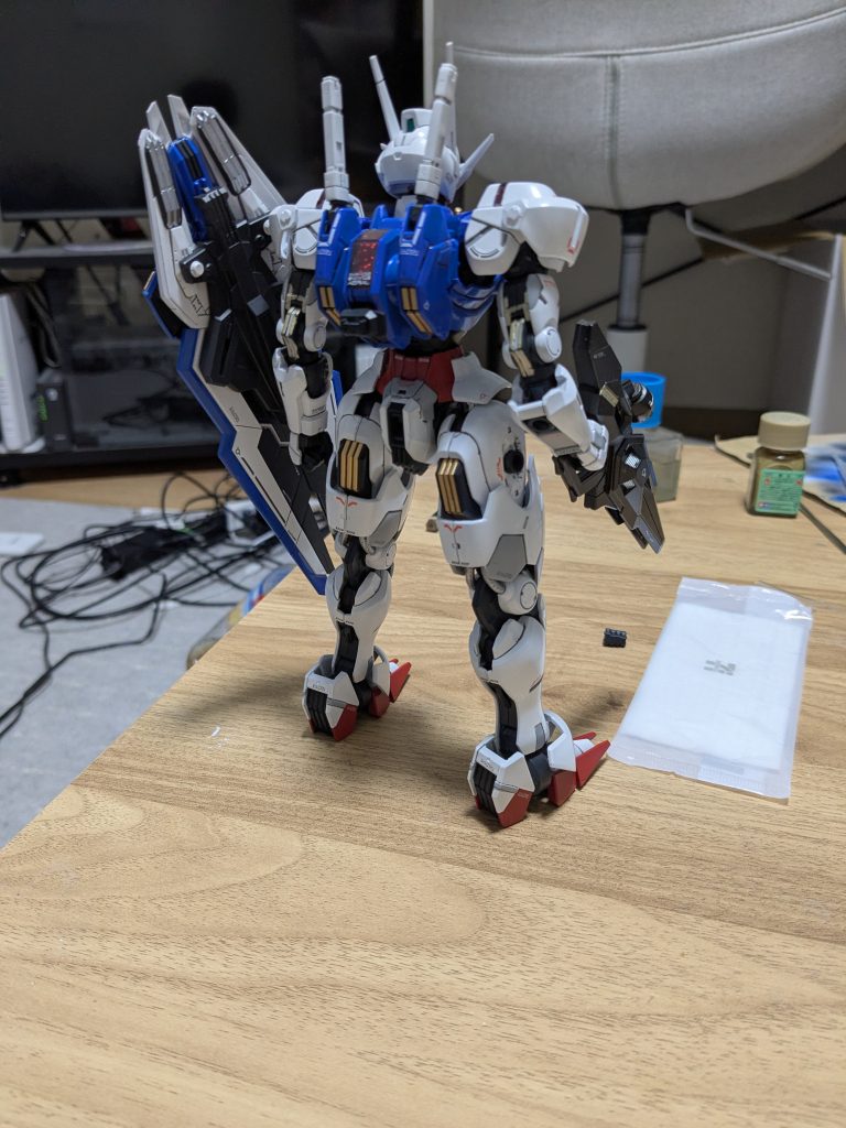 ところどころ塗り分け、筆塗りで部分塗装してます。