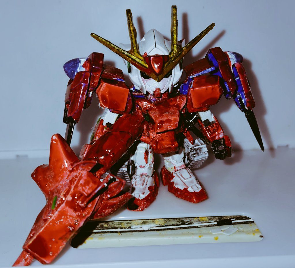 GN-0000GW ガンウルフ00AIを搭載したSDタイプで機動勇者隊のメンバー。ホークと同じく開発し、ウルフモードに変形。武器はウルフバスターとGNウルフソード。ホークとの合体機構を搭載。