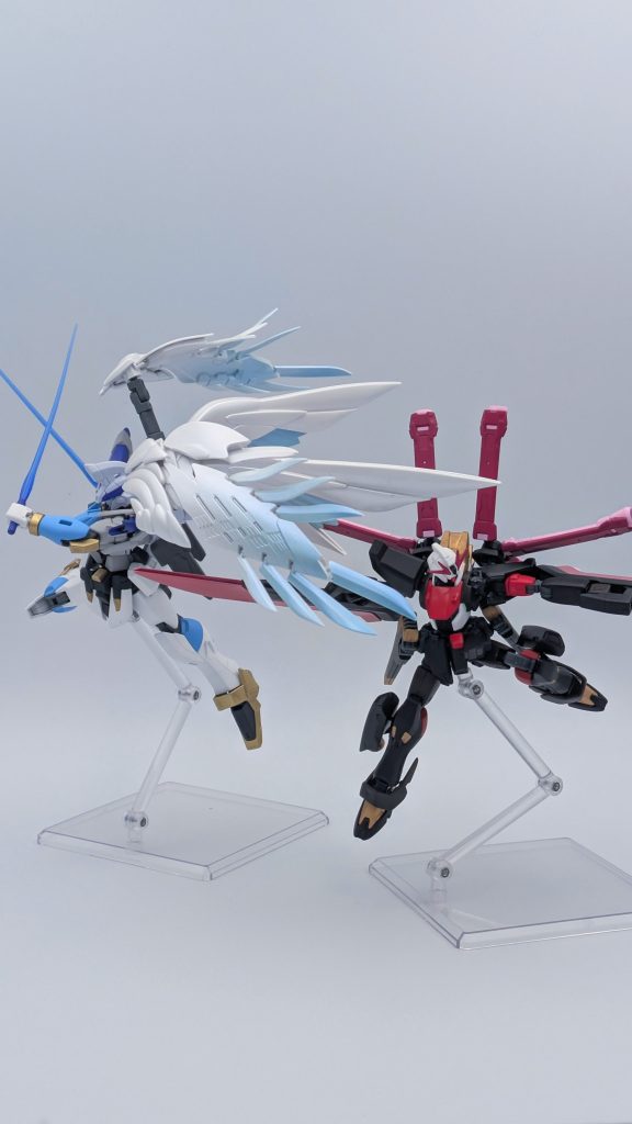 ここまで見て頂いてありがとうございます！最後は宝鐘マリン専用機（三十路衣装Ver）https://gumpla.jp/hg/1671686と一緒に。去年開催された船長のソロライブでは、三十路衣装の船長と、堕天使衣装のかなたんで歌っていたので、船長側は三十路衣装イメージをチョイスしました。随分久しぶりの登場です。もし良ければ👍️やコメント等して頂けると非常に嬉しいです！