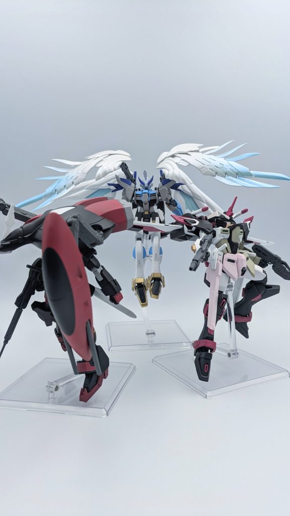 沙花叉クロヱ専用機https://gumpla.jp/hg/2308827Azki専用機https://gumpla.jp/hg/2317002と一緒に。かな建の3人イメージですが、クロヱイメージのディープフォビドゥンの画角が終わり散らかしてます。