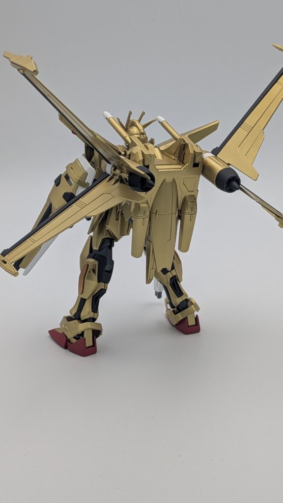 背面から。見ての通りフォランティスを装備しています。オオワシに似てるというだけの理由で装備させました。