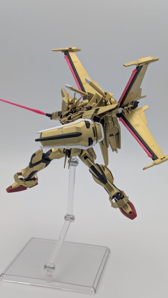 ビームサーベル。普通のものです。連結機能等はありません。