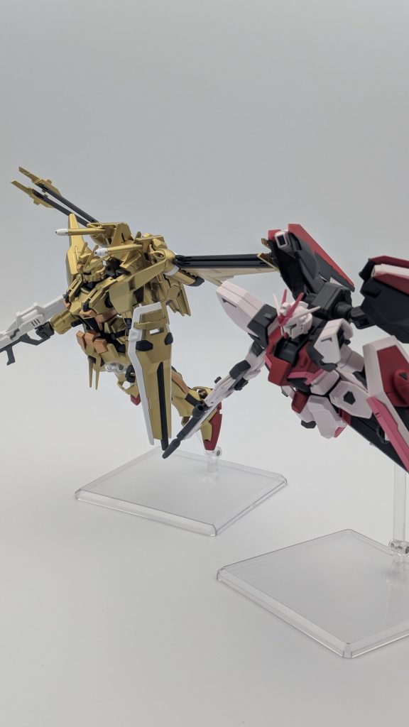 以前投稿したフリーダムルージュと一緒に。パイロットはカガリなのか、ムウなのか、アスランなのか…。全く考えていません。。