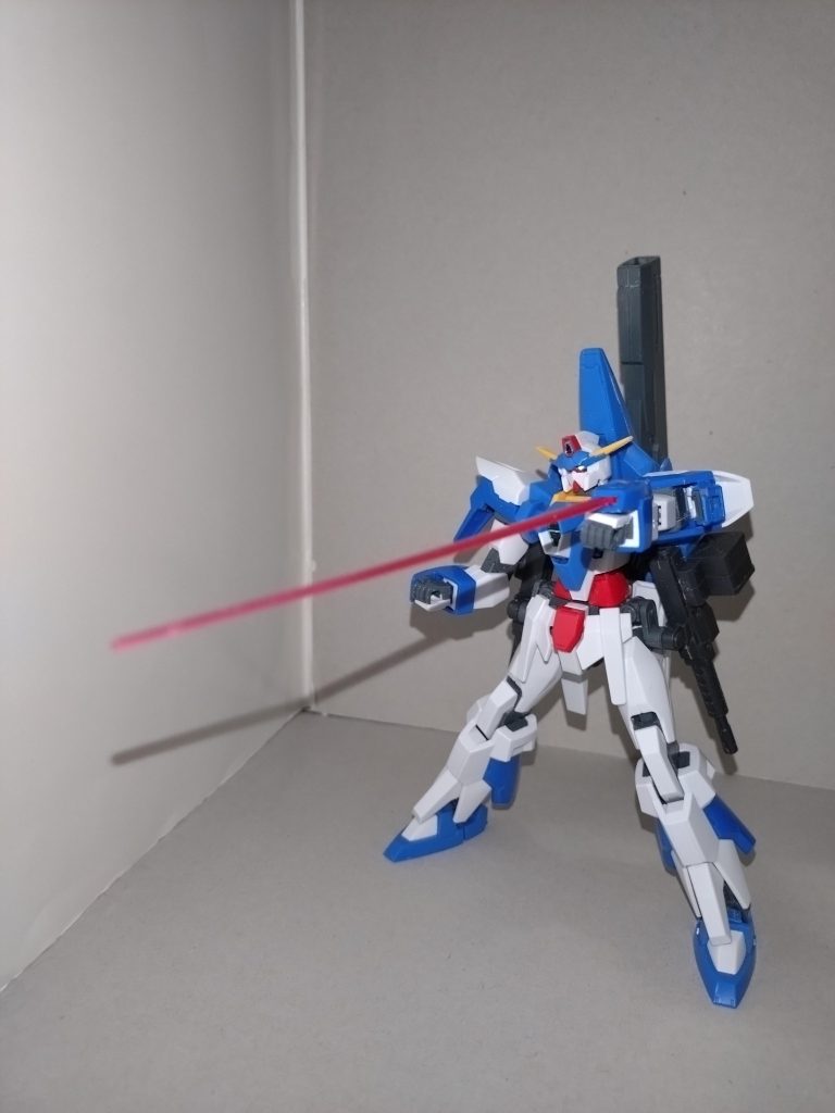 こちらはビームガンモード。MS形態とMA形態とで、発射位置が異なる。香澄「ほとんどは正拳突きのモーションから出します」