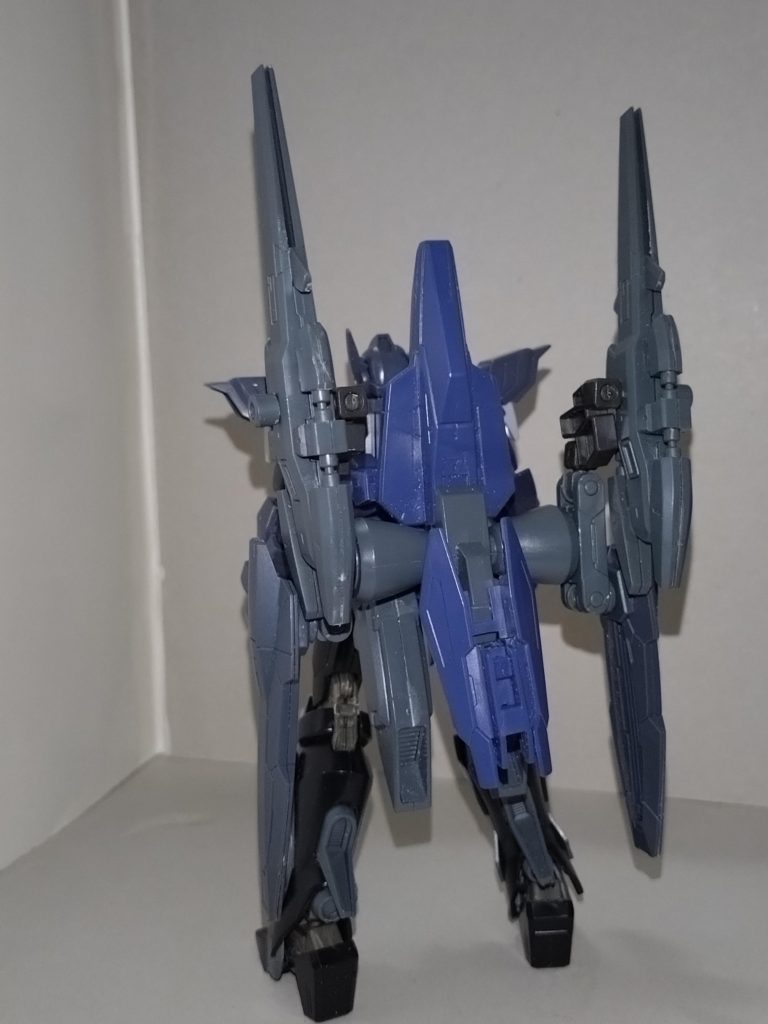 サイコミュ兵器「ファハン改」を装備するほか、可変機構も維持され、ニュータイプもしくはXラウンダーなど、高度な空間認識能力を持ったパイロットであれば、やすやすと使いこなせるという。