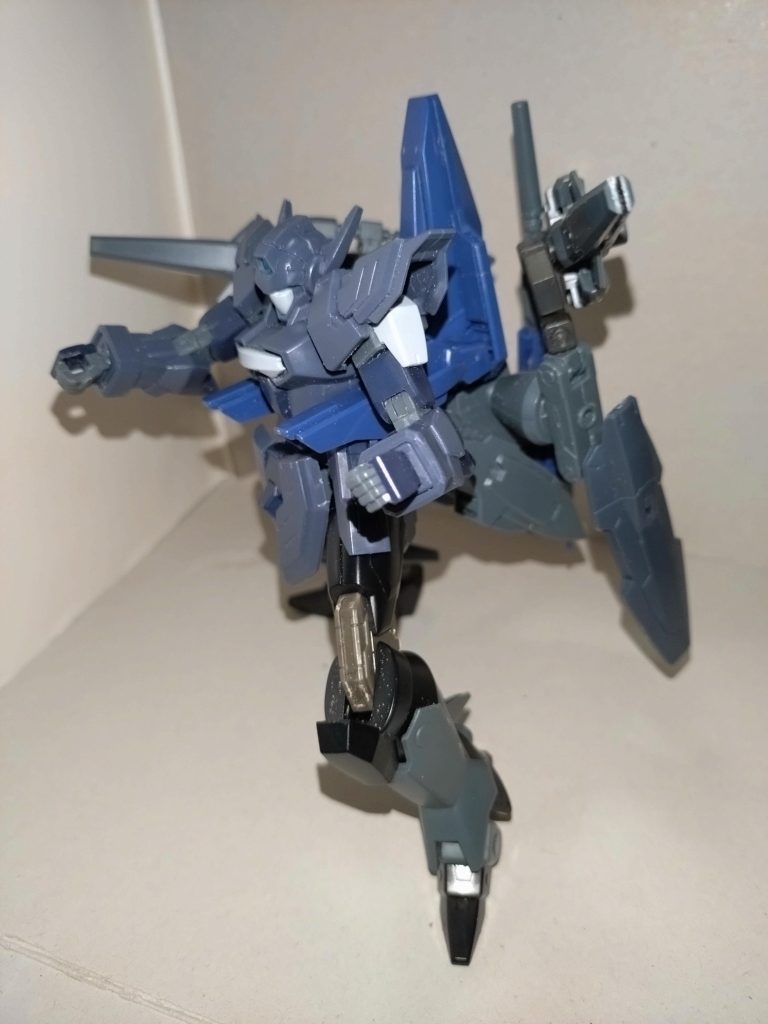 ファハン改・機動武装ポッド背部に2基をマウントするサイコミュ兵器。実体弾式ブレードガンを装備する。重力下でも遠隔操作可能だがMS形態に限られ、ストライダー形態では切り離さずに使う(宇宙空間ではこの限りではない)。