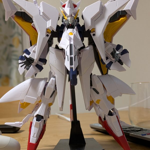 原作っぽくしようとして、行き詰まったので、もう塗装しようかな…Remixってことで再度プロポーション修正、肩アーマー可動式にして角度つけるように。なんか良い感じかもしれない。&nbsp;（2枚目）