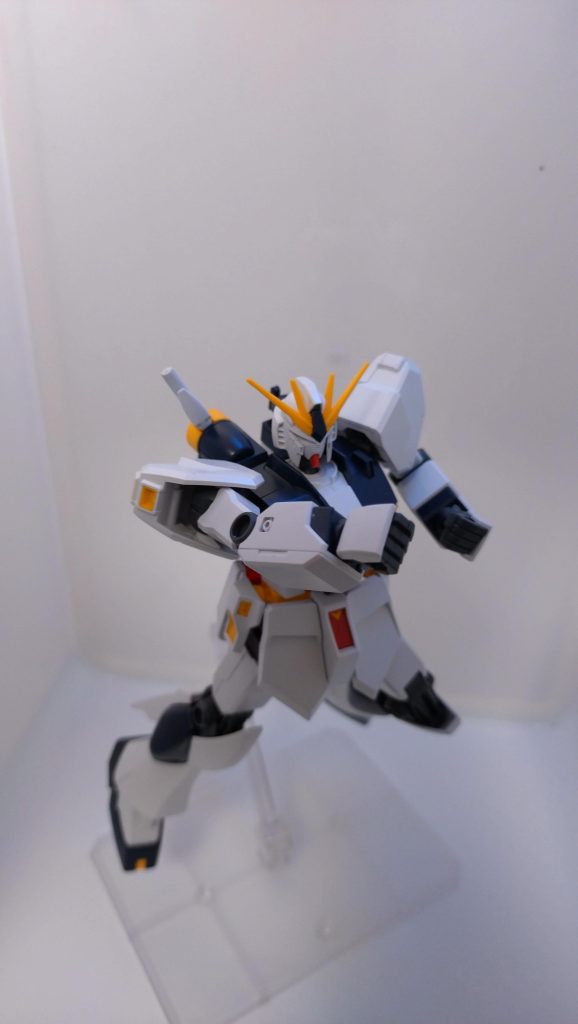 ステゴロ!安めな割にディテールもそこそこ入っててさらに驚き…技術が整ってきたら他のガンプラの改修素材にできないかなー、と思ってます。最初はレベルが低くても、上手くなりたいなって想いは捨てず取り組もう。百均で撮影ブースを見繕ってみましたけど、なんか暗い…照明のあて方かな?😓