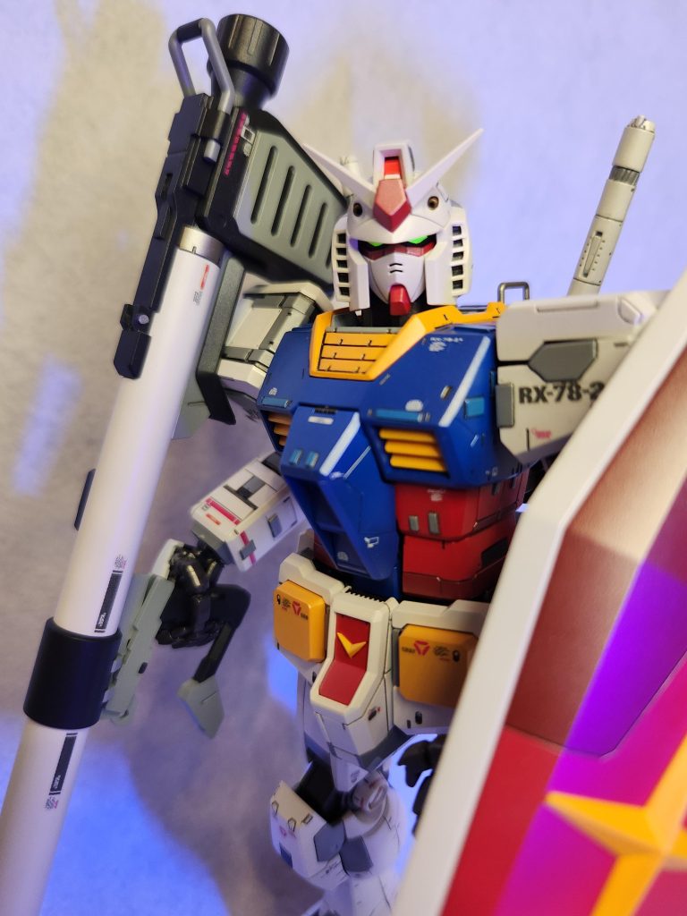 堂々たる立ち姿。細身マッチョです。