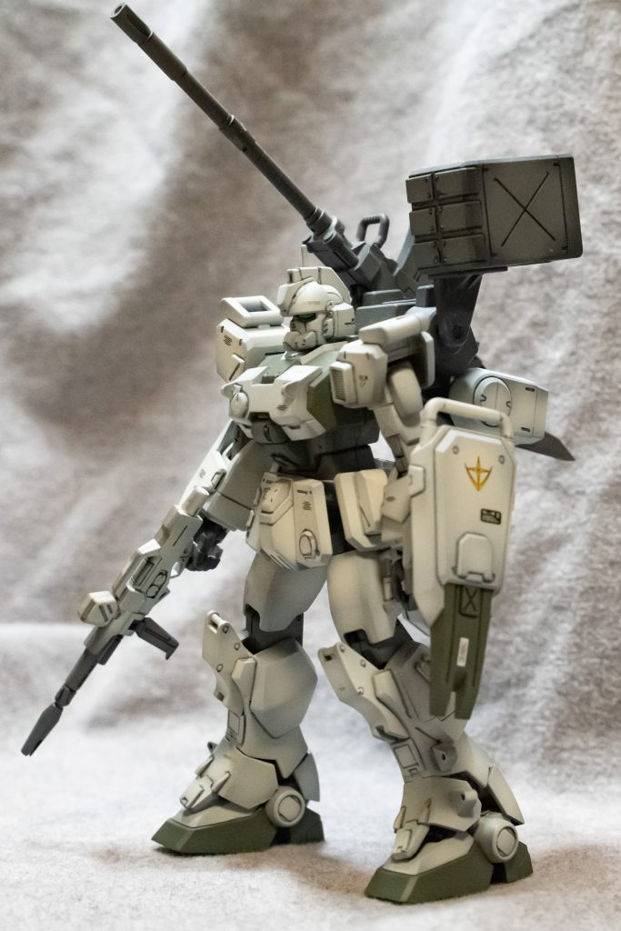 ディテールアップパーツとウェポンパーツを付けて少しグラデーション塗装しました