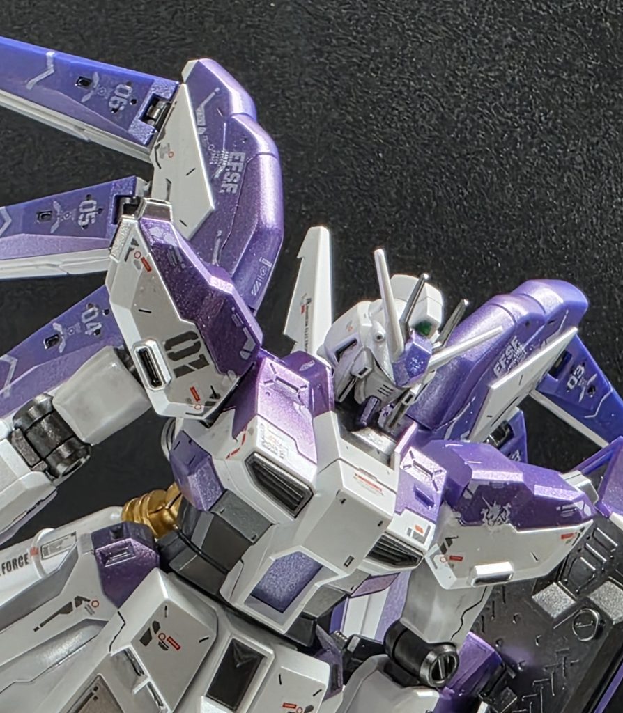 HGUC 1/144 Hi-νガンダム–3枚目/制作者：すぱいらる