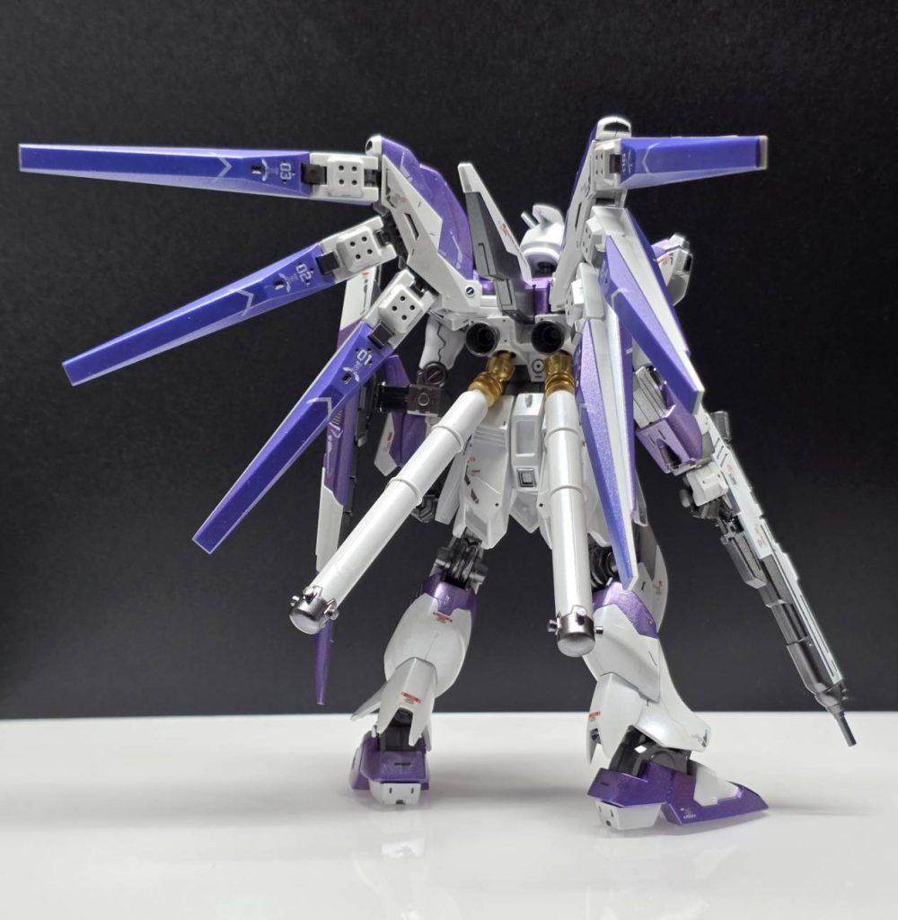 HGUC 1/144 Hi-νガンダム–3枚目/制作者：すぱいらる