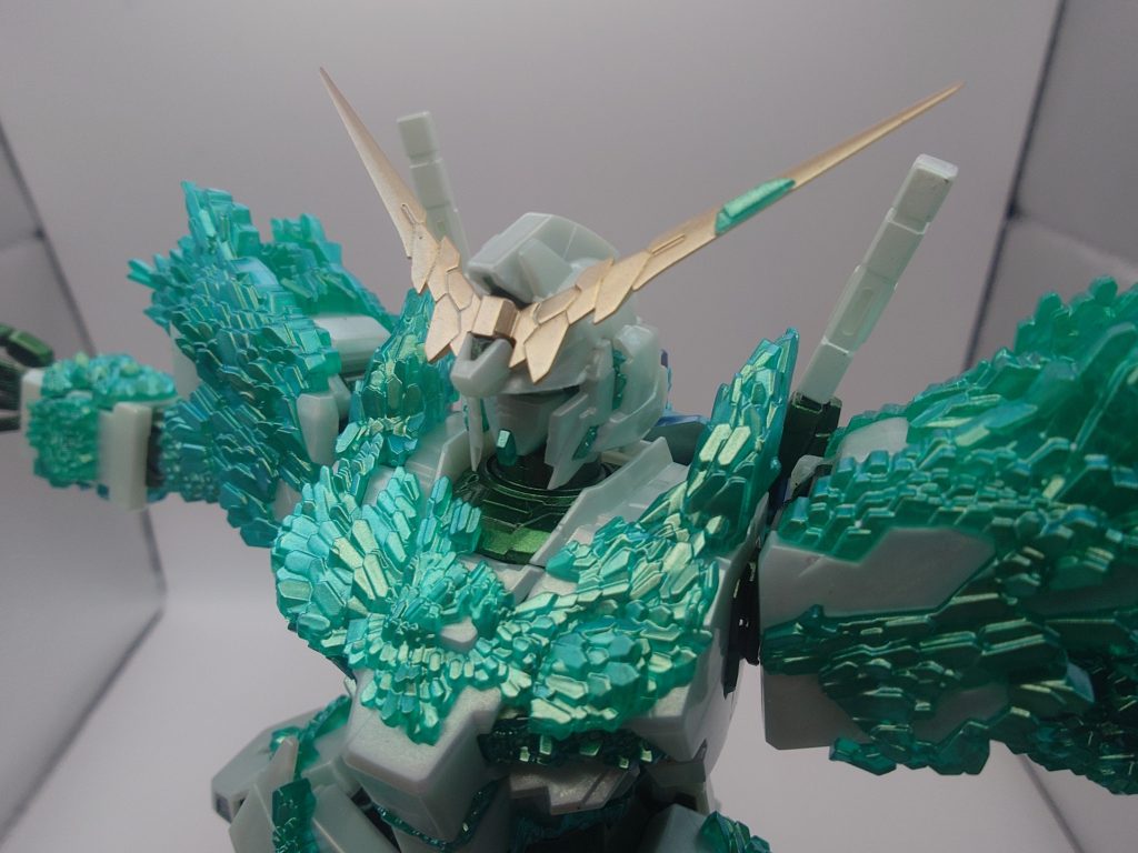 肉眼のほうが分かりやすいですが、偏光塗料のおかげで1色でも変化があってキレイですね。