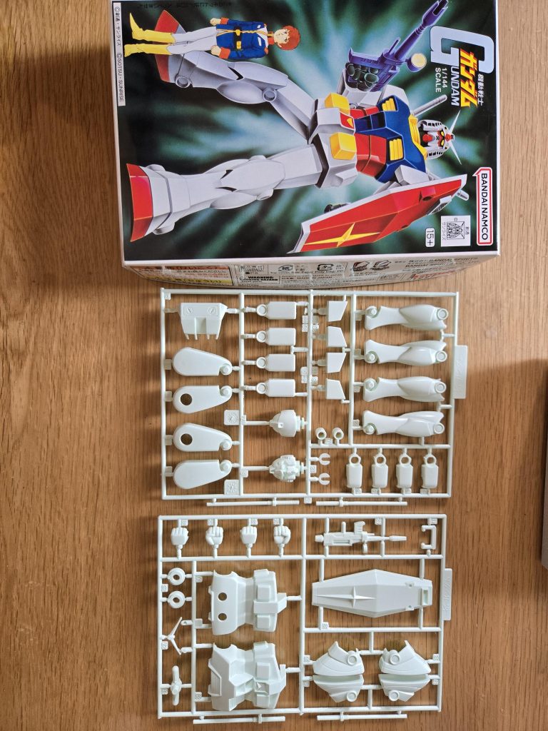 懐かしのベストメカコレクション!ガンプラが300円で買えたのは、今思えば凄いことです。只し、塗装は自分でと言うことで当時、小学生の私には最初はハードルが高かったです(笑)この通りの内容だったので。