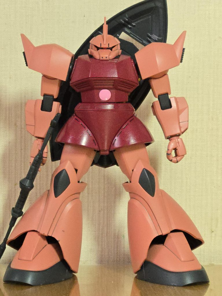 とても、重厚感あります。シャアピンク等の基本色で全塗装仕上げです。各所に墨入れも行いました!