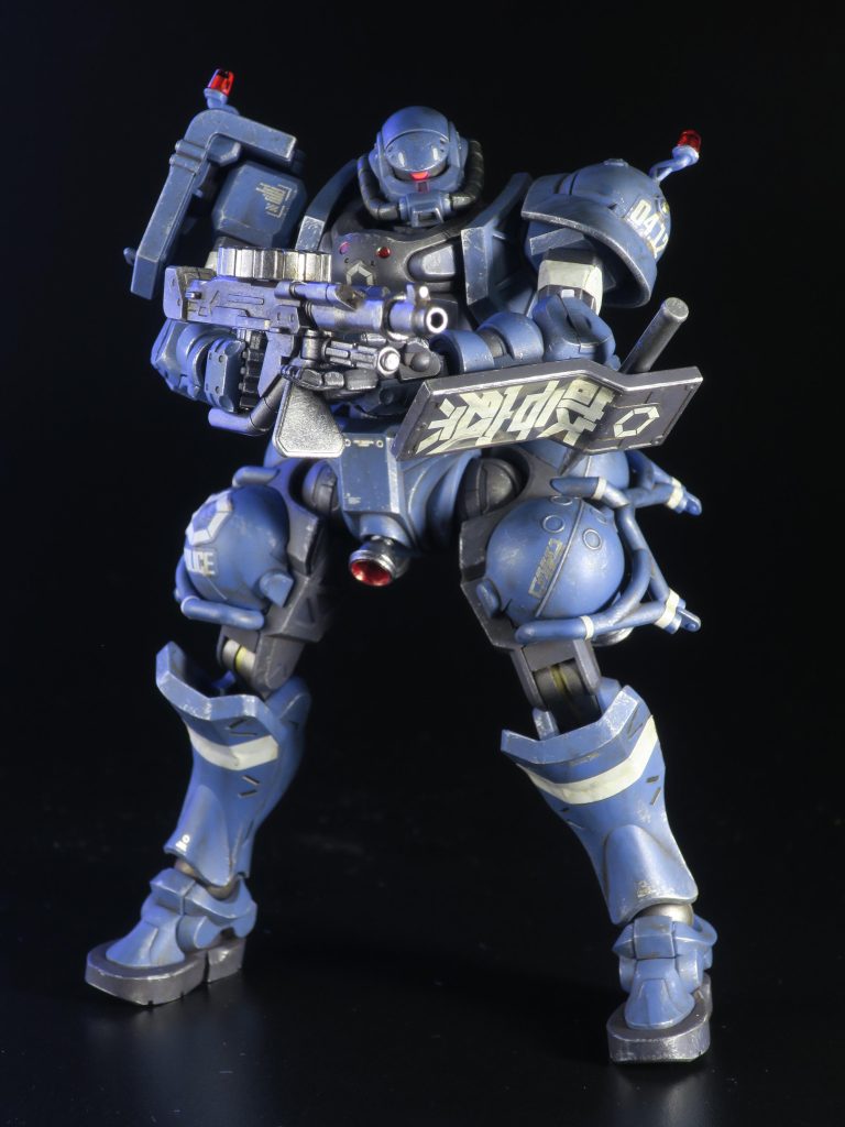 汎用の水転写デカールはシルバーメタリックを使用。