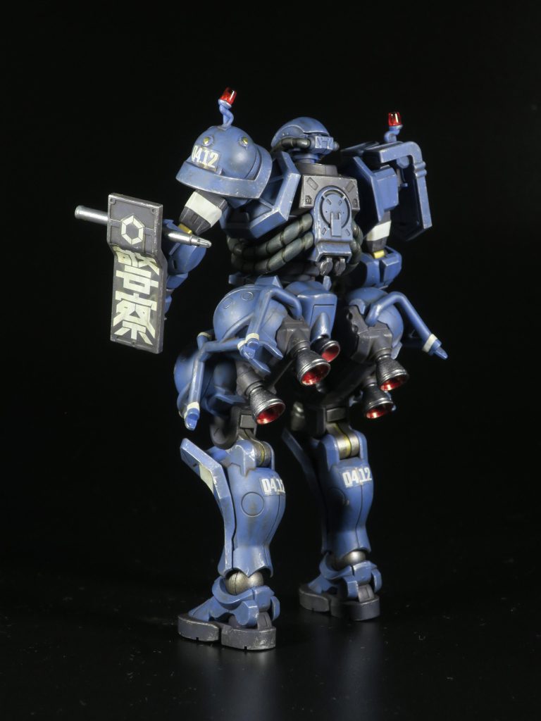 武器、関節、バーニアは事前にタミヤのライトガンメタルでスプレー。バーニア内部の赤はシタデルカラーのベース→ガンダムマーカーロイヤルメタレッド。