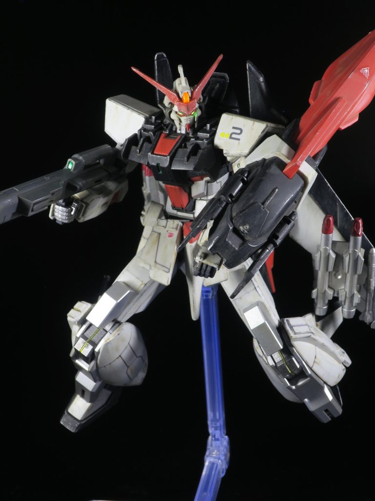 宇宙世紀シリーズ派のため、SEEDのキットを買うことは少ないですが、このMSはカッコよかったので購入。ちなみに、破損が怖くて変形は基本させません。変形後の写真がないのはそういうことです。