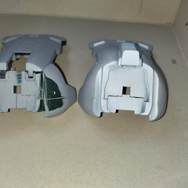 ザク3改、執念の立膝です。サイド、リアスカート可動にし膝関節を３重にしてます。元のデザインを崩さないのではこれが限界かも？（2枚目）