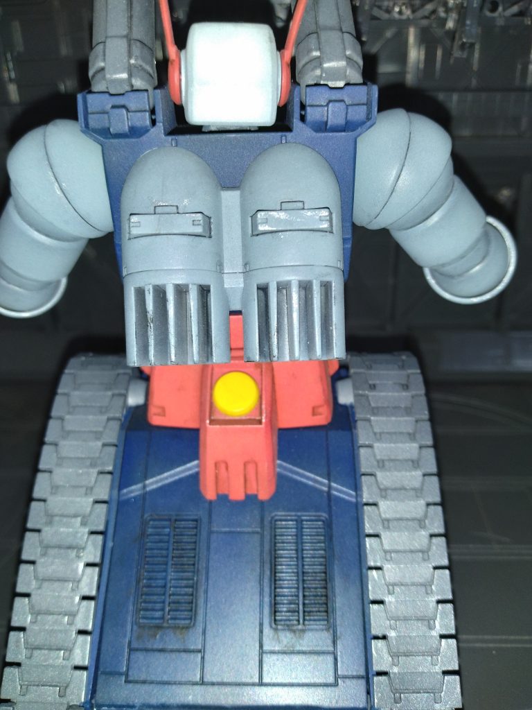 ランドセルやタンク部分のダクトはすす汚れを施しキャタピラはハゲチョロにしてます。&nbsp;