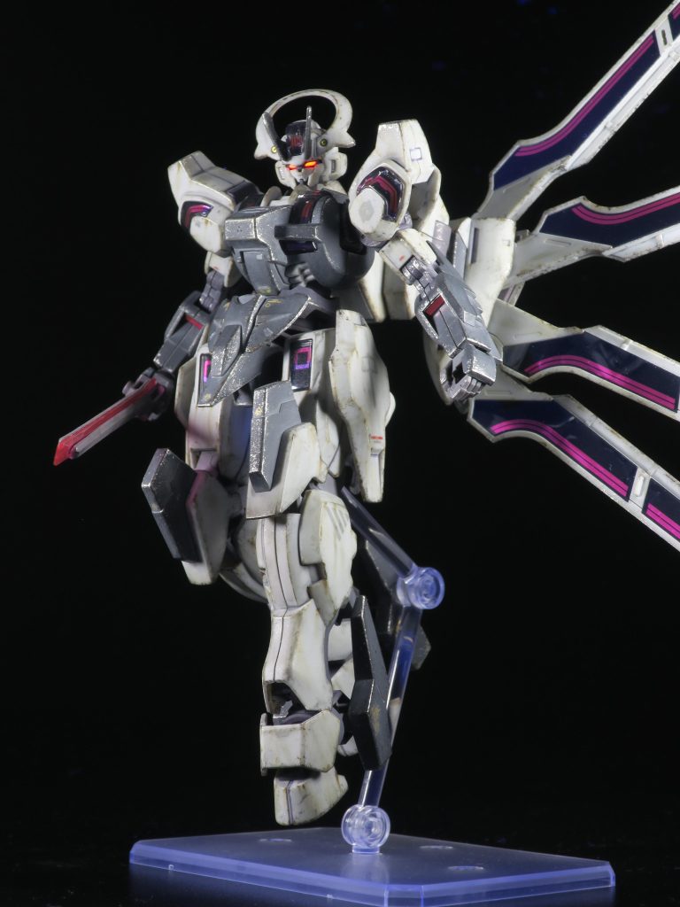 ウェザリングカラーのマルチグレーでフィルタリング。水星の魔女のキットはクリアパーツを避けないといけないからちょっと手間。