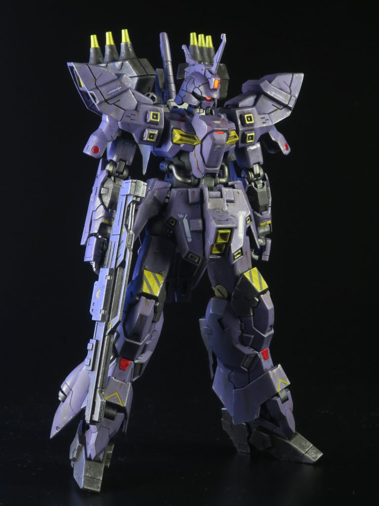 つや消しスプレー後、ウェザリングカラーのマルチブラックを塗ったあとにすぐ拭き取って、薄めのフィルタリングに。