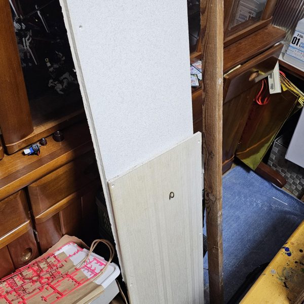 自宅の窓改修に伴い、塗装ブースを解体。父親のお下がりブース（27年もの）が無くなったので、再設置まではエアブラシお休みです。作成途中のエアリアルさんを乗せておきますw素組みや拙い筆塗装がしばらくの投稿になりそうです。（4枚目）