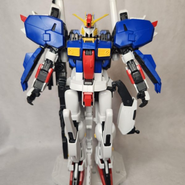 MG Sガンダムの制作を始めました。Ex-sではないですが、追加モリモリでかっこ良く仕上げたいと思います。頭部はフェイスパーツの後ハメ加工、スジ彫り追加、後方の排気口の加工、トサカ後方のセンサー部の加工等を行いました。（2枚目）