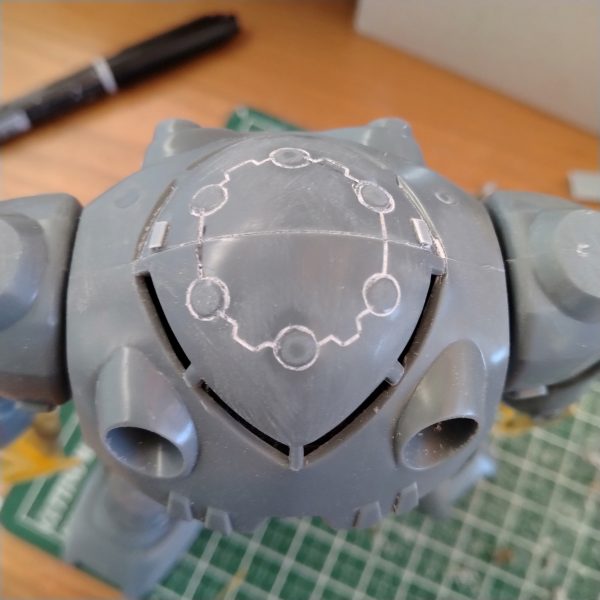 家族サービスやら体調不良で滞ってました。アイアンネイルを先に塗装したので治療中みたくなってます😅頭部は合わせ目を誤魔化すディテールアップ明日は塗装！（2枚目）