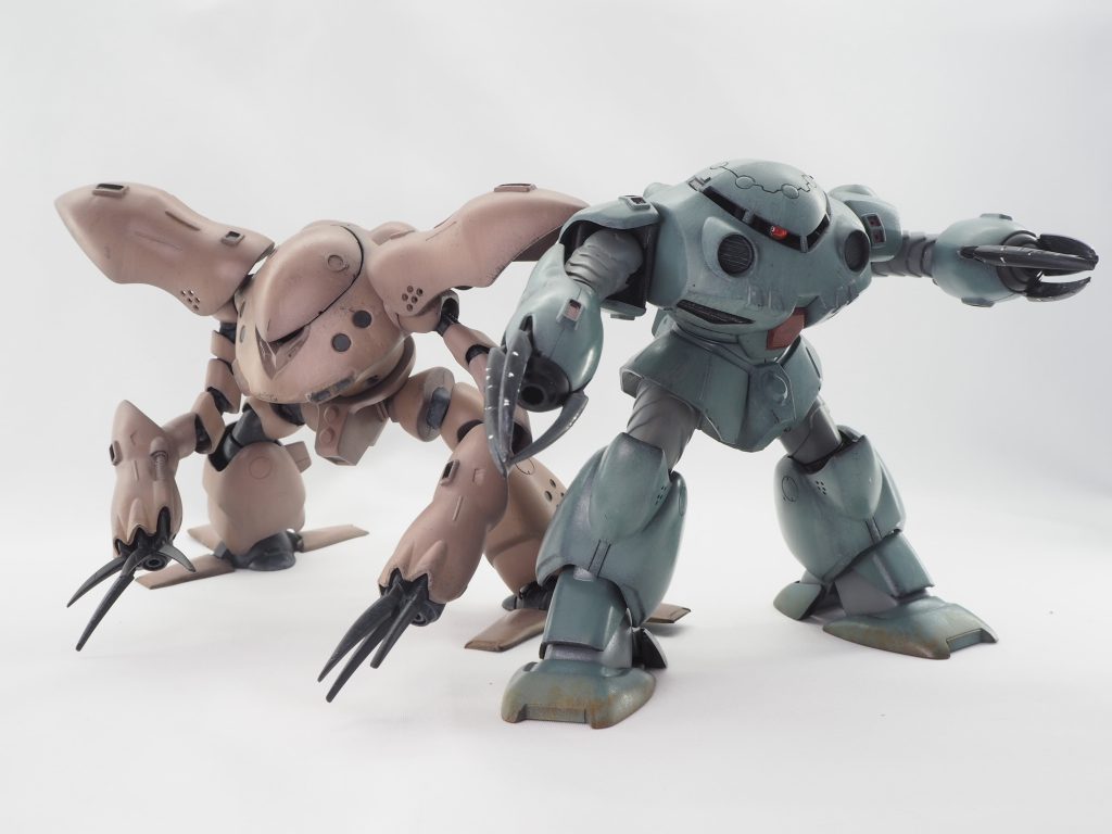 今回もゲーム「蒼を受け継ぐ者」から、ハイゴッグと共に登場したやや緑がかったカラーリングブルーグレー：よもぎ色＝1：2くらいで調色もっと緑が強くてもよかったかなぁ〜😩