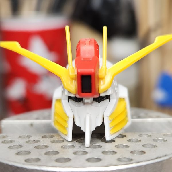 MG Sガンダムの制作を始めました。Ex-sではないですが、追加モリモリでかっこ良く仕上げたいと思います。頭部はフェイスパーツの後ハメ加工、スジ彫り追加、後方の排気口の加工、トサカ後方のセンサー部の加工等を行いました。（7枚目）