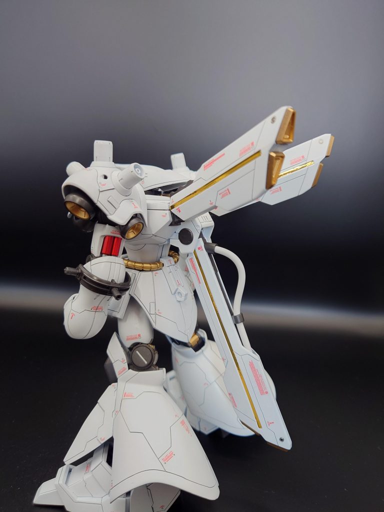 背中のスラスターは、長すぎと感じたので短縮しました。