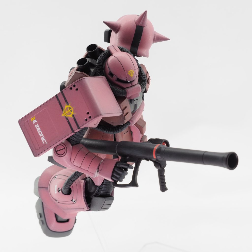 サンダーボルトといえばドでかいバックパックに武装盛り盛り!ですが一年戦争初期はもう少し大人しい装備だったのでは?と考え、控えめな装備です。